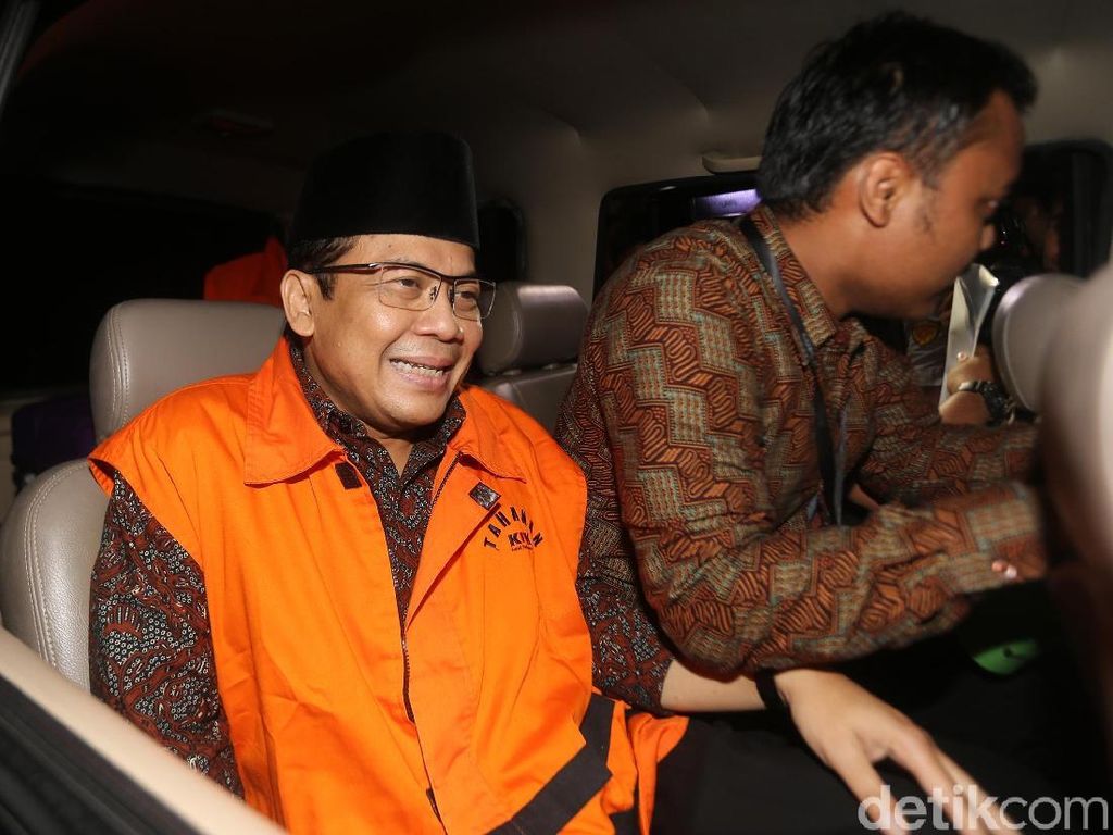 Usai Diperiksa KPK, Taufik Kurniawan: Tunggu Tanggal Mainnya Usai Diperiksa KPK, Taufik Kurniawan: Tunggu Tanggal Mainnya