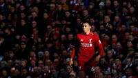 Trent Alexander-Arnold berhasil masuk daftar nominasi tahun 2018. Bek kanan Liverpool berusia 19 tahun ini membayar kepercayaan manajer tim, Juergen Klopp. Debut di tim senior Liverpool pada 2016, Alexander-Arnold membantu timnya melaju ke final Liga Champions 2017/18 dan masuk skuat Inggris untuk tampil di Piala Dunia. Foto: Russell Cheyne/REUTERS