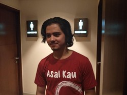 Gondrong, Aliando Syarief Bikin Pangling