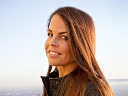 Penulis Margaret Stohl Setia pada Alur Asli Captain Marvel