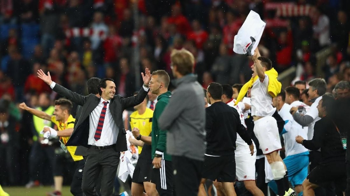 Unai Emery dan Juergen Klopp di final Liga Europa 2016 (Michael Steele/Getty Images)