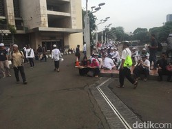 Video: Massa Aksi Bela Tauhid 211 Membubarkan Diri