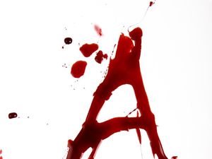 5 Tindakan Tergila Wanita dengan Darah Haid, Ada yang Diminum