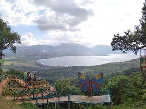 Foto: Spot Instagramble di Danau Singkarak