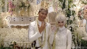 Potret Bahagia Melody Eks JKT48 Tukar Cincin dan Sungkeman Usai Nikah