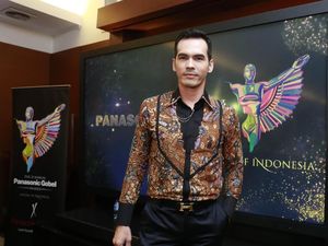 Atalarik Syah Masih Salat Jumat, Netizen Peringatkan Ibadah di Rumah Atalarik Syah Masih Salat Jumat, Netizen Peringatkan Ibadah di Rumah