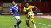 Persib kini naik ke posisi dua dengan 49 poin dari 29 laga. Mereka tertinggal satu angka dengan PSM Makassar selaku pemimpin klasemen dengan 28 laga.