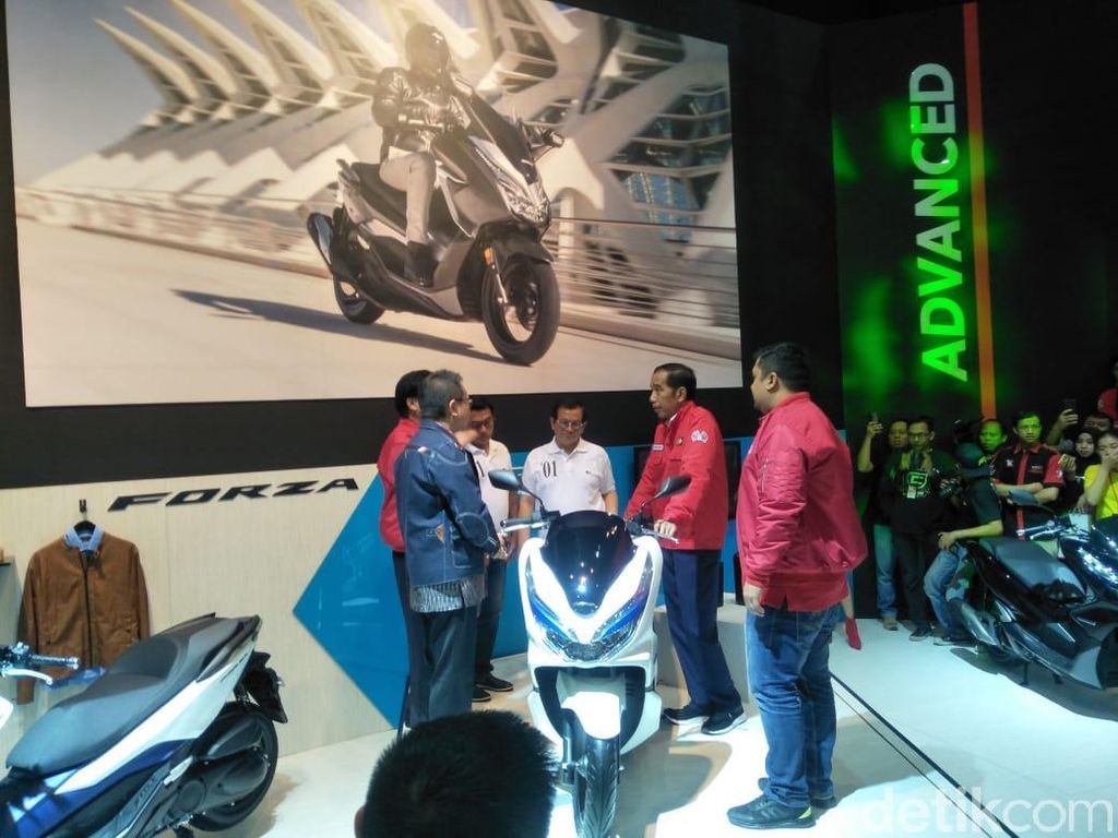 Mampir ke IMOS, Jokowi Belum Berniat Tambah Koleksi Motor Mampir ke IMOS, Jokowi Belum Berniat Tambah Koleksi Motor