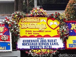 Banyak Karangan Bunga untuk Melody Eks JKT48 Banyak Karangan Bunga untuk Melody Eks JKT48