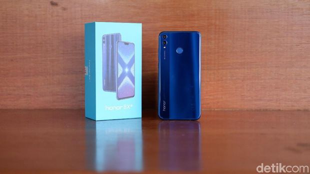 Cerita Pemuda yang Jatuh Cinta Pandangan Pertama Pada Honor 8X