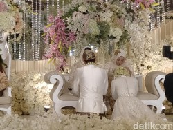 Orang Tua Menangis saat Melody eks JKT48 Sungkeman