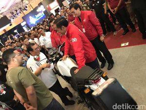 Lihat Motor-motor Modifikasi di IMOS 2018, Jokowi Kepo Lihat Motor-motor Modifikasi di IMOS 2018, Jokowi Kepo
