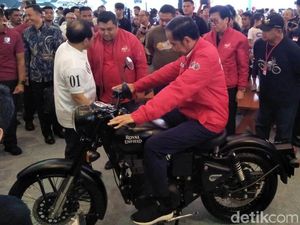 Jokowi Datang ke Pameran Motor IMOS 2018 Tanpa Diundang Jokowi Datang ke Pameran Motor IMOS 2018 Tanpa Diundang