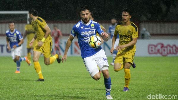 10 Pemain Persib Kalahkan Bhayangkara FC
