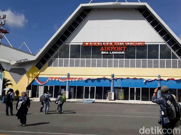 Melihat Riuhnya Bandara di Pulau Eksotis Maluku