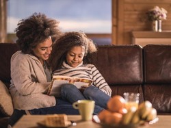 Manfaat Mendengarkan Dongeng untuk Anak