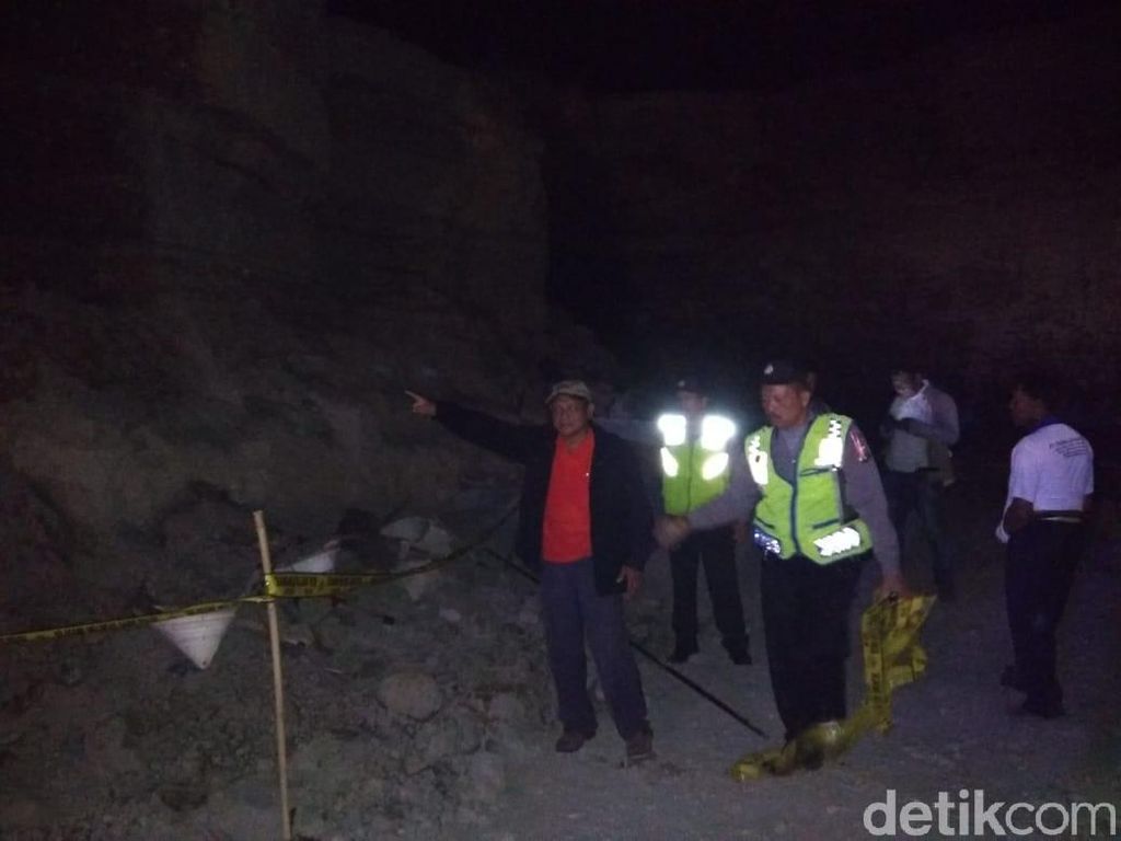Tebing Longsor Tewaskan Kenek Truk, Ini Kata BPBD Kediri Tebing Longsor Tewaskan Kenek Truk, Ini Kata BPBD Kediri