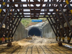 WIKA Kebut Pembangunan Proyek Kereta Cepat JKT-BDG