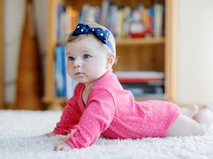 30 Nama Bayi Perempuan Bermakna Harta