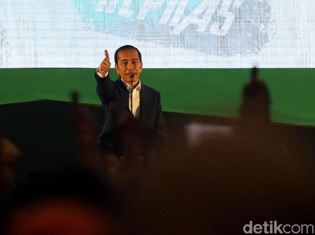 Jokowi Berencana Nonton Konser Guns N Roses di GBK Malam Ini Jokowi Berencana Nonton Konser Guns N Roses di GBK Malam Ini