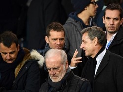 Ada tamu spesial di pertandingan PSG vs Lille. Mantan Presiden Prancis, Nicolas Sarkozy, berada di antara penonton di tribune. Foto: AFP Photo