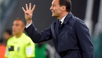 Massimiliano Allegri memberikan pengarahan kepada para pemain Juventus. (Massimo Pinca/Reuters).