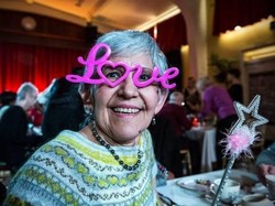 Unik! Klub Malam Khusus Lansia Ini Punya Tujuan Mulia