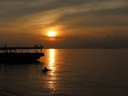 Sunset Terbaik dari Pantai Tanjung Gelam Karimunjawa