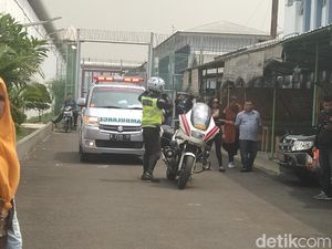 Jenazah Pretty Asmara Telah Diberangkatkan ke Bandara Soetta