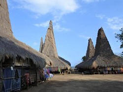 Pesona Desa Adat Ratenggaro yang Tiada Habisnya