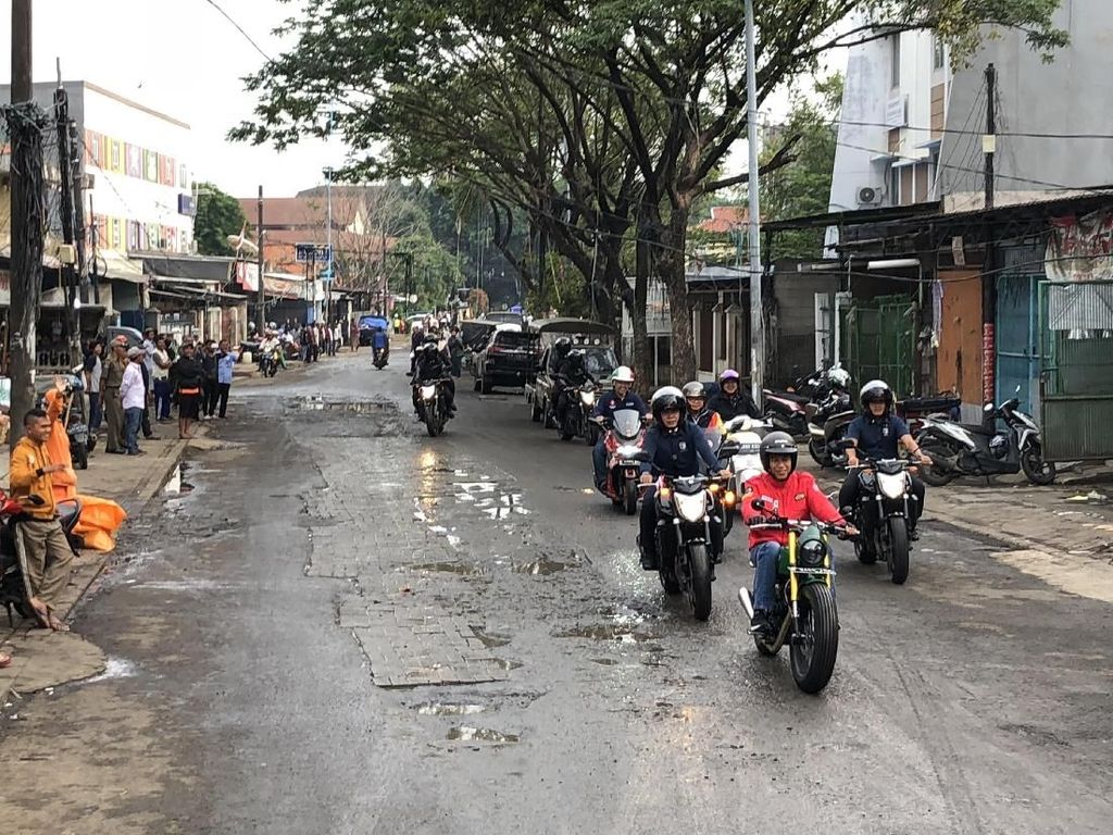 Awali Kegiatan, Jokowi Naik Motor ke Pasar Awali Kegiatan, Jokowi Naik Motor ke Pasar