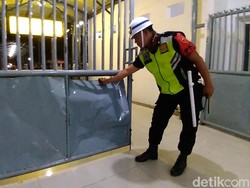 Jelang Laga Persebaya vs Persija, Polisi Sweeping Oknum Suporter