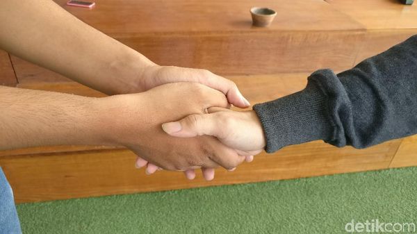 Menilai Kepribadian dari Gaya Jabat Tangan, Kamu yang Mana?