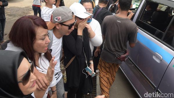 Suasana Duka di RS Pengayoman atas Meninggalnya Pretty Asmara