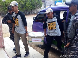 Suasana Penukaran Uang di Pulau Terluar Maluku