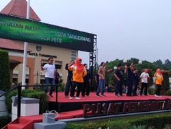 Hadiri Peringatan Hari Kesehatan, Jokowi Senam Bareng di Tangerang