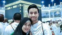 Sweet, Vidi Aldiano Dekat Banget dengan Bunda Tercinta