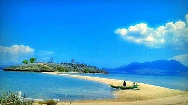 Foto: Pantai Lariti yang anggun di Bima (dok Dispar Bima)