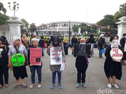 Protes Eksekusi TKI Tuti, Massa Aksi Bisu di Gedung Agung Yogya
