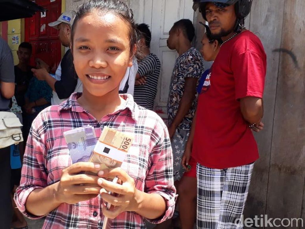 BI Juga Terima Penukaran Uang Robek di Pulau Terpencil di Maluku BI Juga Terima Penukaran Uang Robek di Pulau Terpencil di Maluku