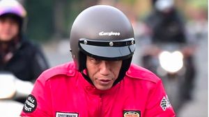 Membandingkan Gaya Jokowi Naik Motor Listrik dan Motor Modif