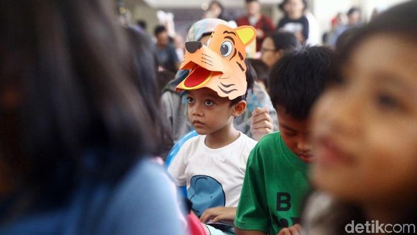 Ekspresi Anak-anak Mendengar Dongeng Kisah Bahagia