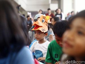 Ekspresi Anak-anak Mendengar Dongeng Kisah Bahagia Ekspresi Anak-anak Mendengar Dongeng Kisah Bahagia