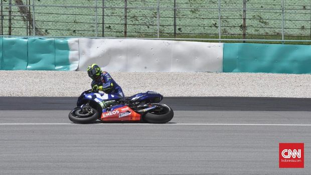 Kesalahan Valentino Rossi membuat Andrea Dovizioso mengunci posisi runner up MotoGP 2018.