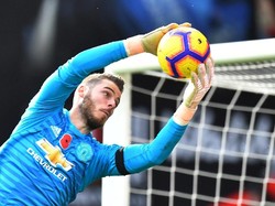 Sebanyak 12 tembakan dihadapi MU hanya di babak pertama, di mana lima di antaranya mengarah ke gawang De Gea. Beruntung MU hanya kebobolan satu gol. Manajer MU Jose Mourinho sampai-sampai menggambarkan performa timnya sebagai bencana. (Foto: Reuters)