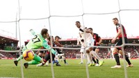 Meski tertekan hebat, MU tetap mampu menciptakan gol penyama yang dibuat Anthony Martial di menit ke-35 untuk menyeimbangkan kedudukan sampai turun minum. (Foto: Reuters)