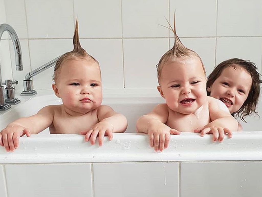 6 Foto Imut Bayi Kembar yang Bikin Kita Senyum-senyum Sendiri