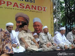 Prabowo Dengarkan Rekaman Suara Habib Rizieq dari Saudi