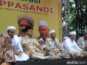 Prabowo Dengarkan Rekaman Suara Habib Rizieq dari Saudi Prabowo Dengarkan Rekaman Suara Habib Rizieq dari Saudi