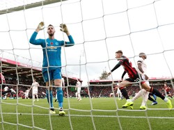 Saat pertandingan baru berjalan 11 menit, gawang MU yang dijaga David de Gea sudah kebobolan. Callum Wilson membawa Bournemouth unggul 1-0. (Foto: Reuters)
